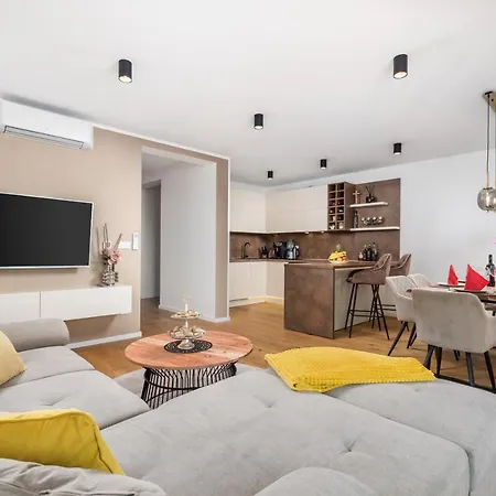 شقة View With Balcony And Private Parking غييكا