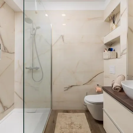 View With Balcony And Private Parking * غييكا