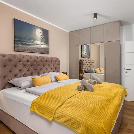 View With Balcony And Private Parking * غييكا