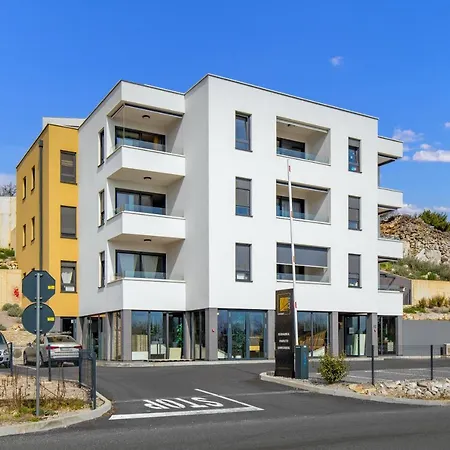View With Balcony And Private Parking *