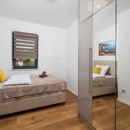 شقة View With Balcony And Private Parking