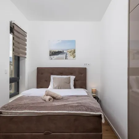 شقة View With Balcony And Private Parking