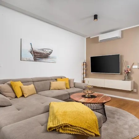 View With Balcony And Private Parking شقة *
